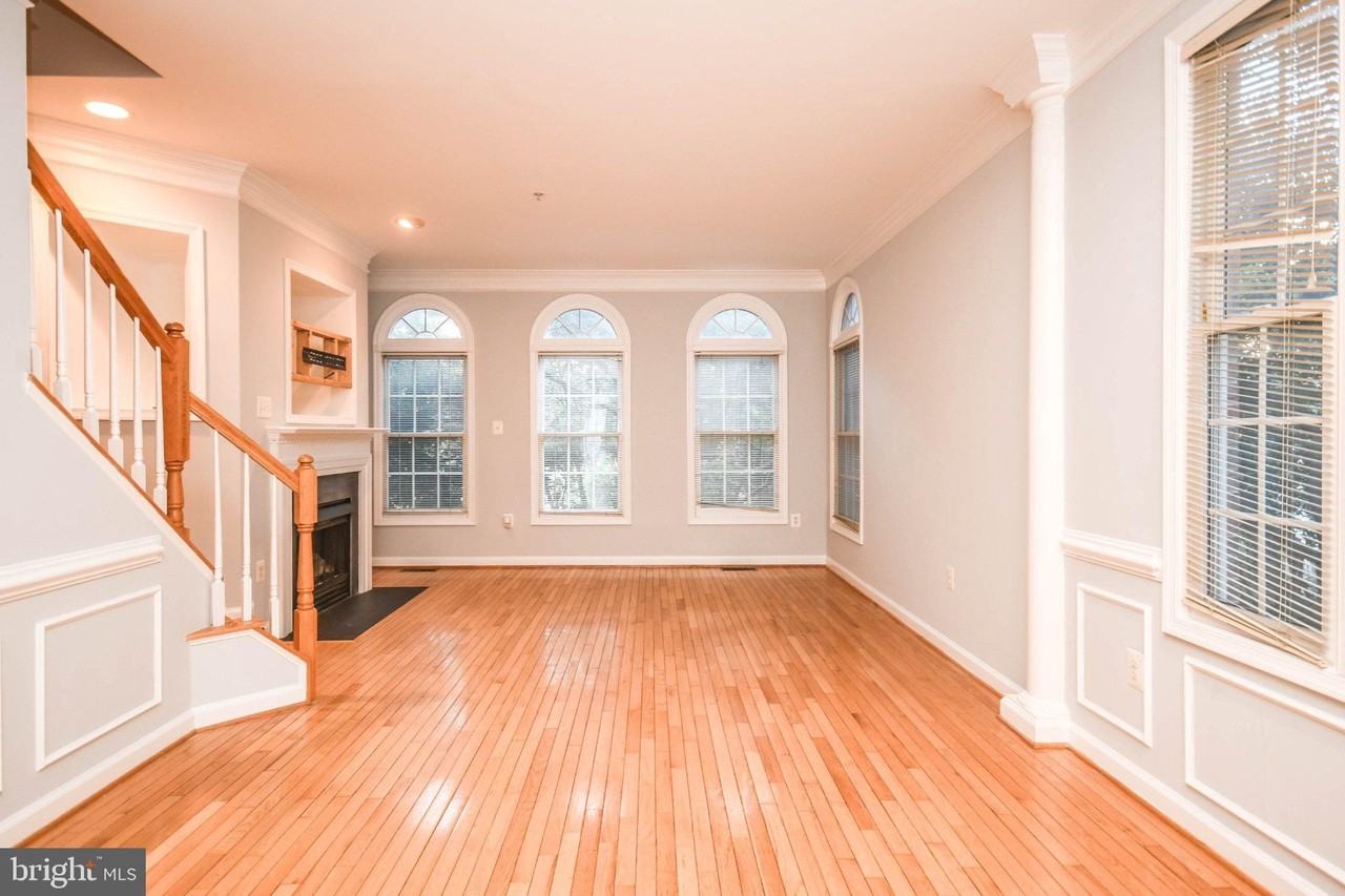 1303 Cameron Hill Ct - Photo 3 of 37