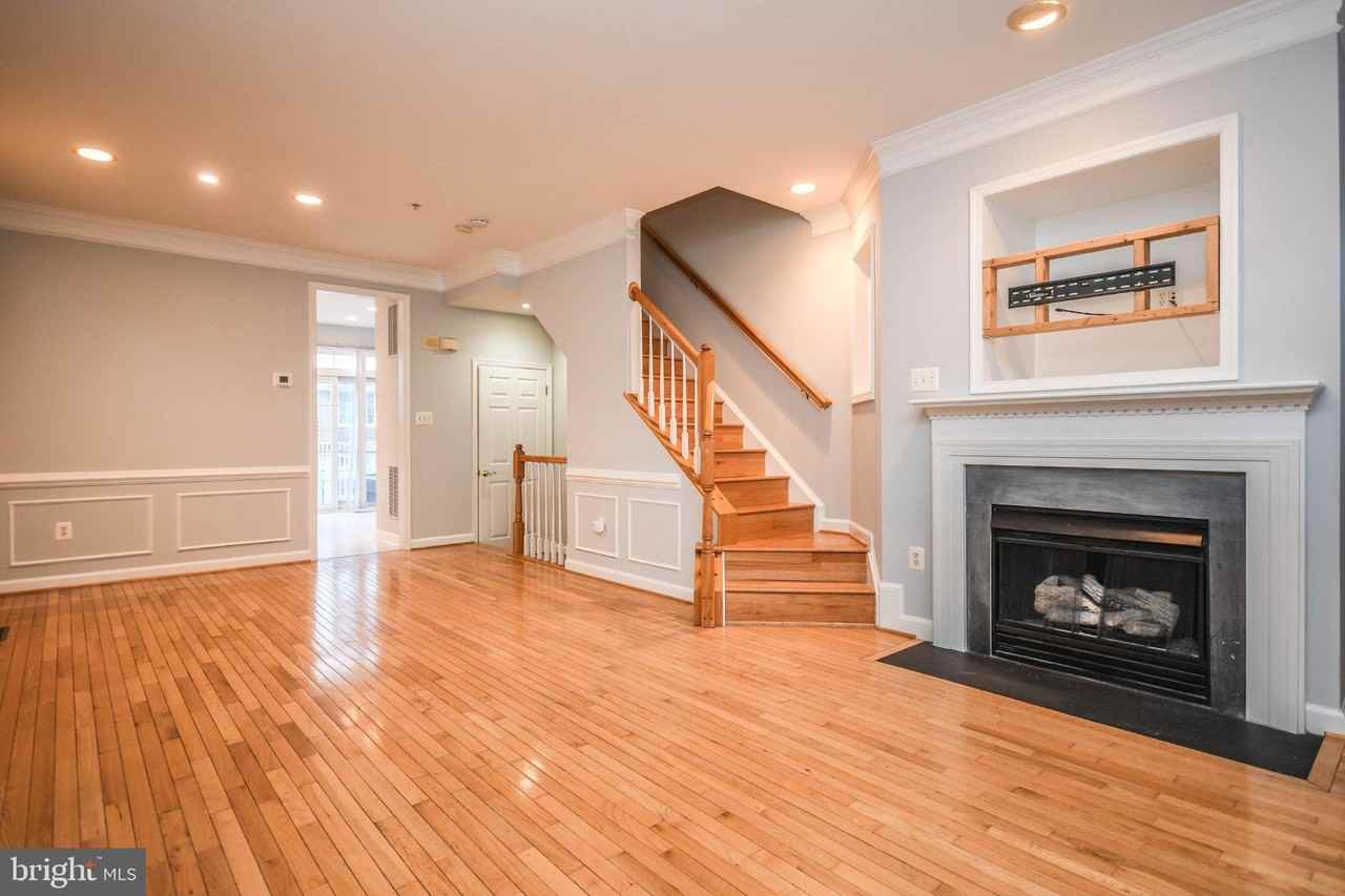 1303 Cameron Hill Ct - Photo 6 of 37