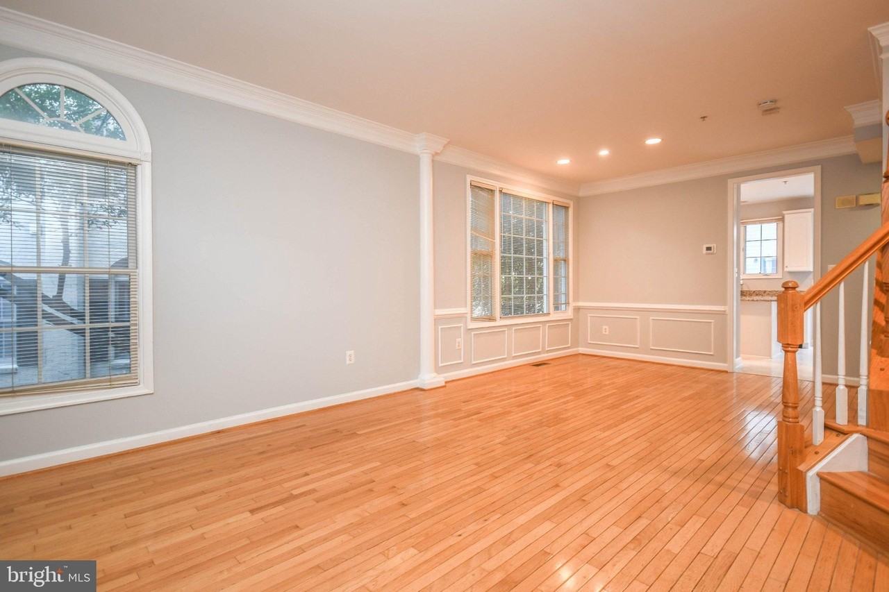 1303 Cameron Hill Ct - Photo 7 of 37