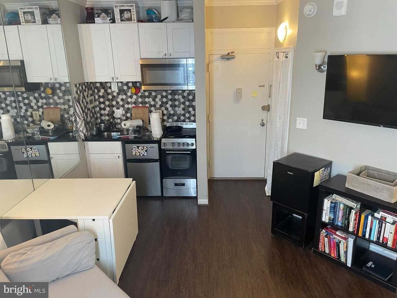 4242 E West Hwy #1103 - Photo 5 of 10