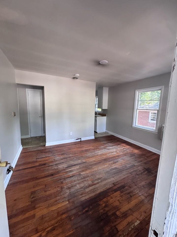 216 Crawford Ave #1 - Photo 4 of 12