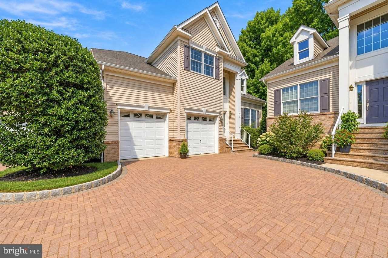 25 Brittany Ct - Photo 2 of 45