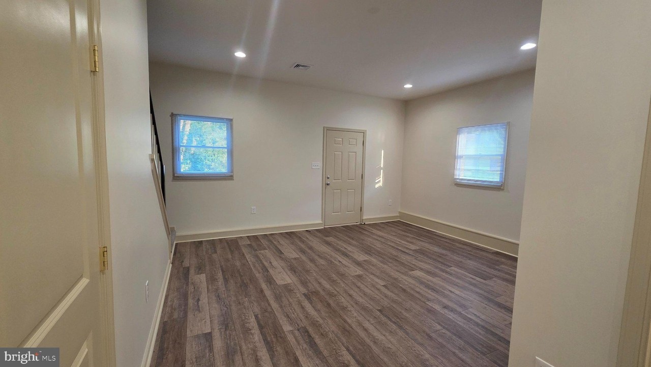 147 S Main St #2 - Photo 4 of 24