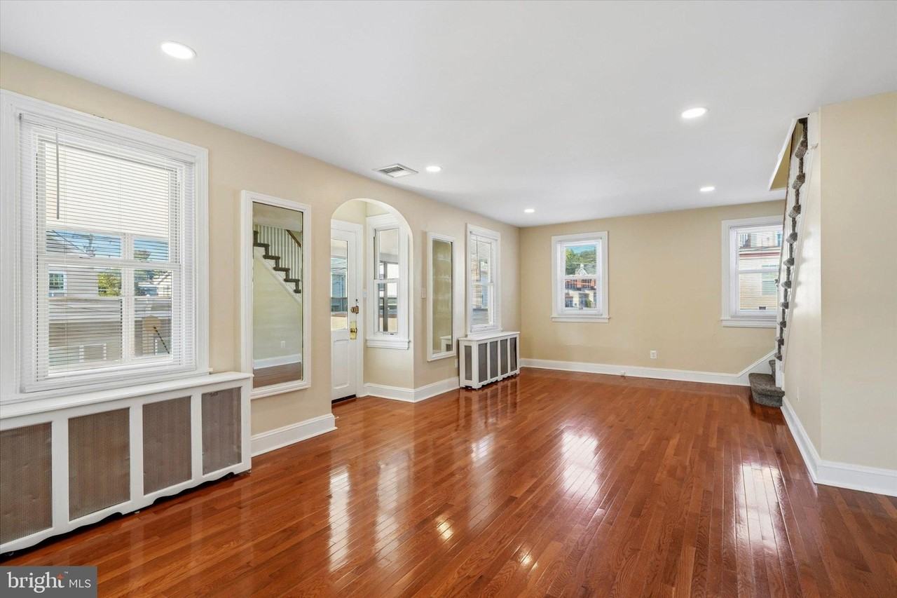201 Simpson Rd - Photo 2 of 26