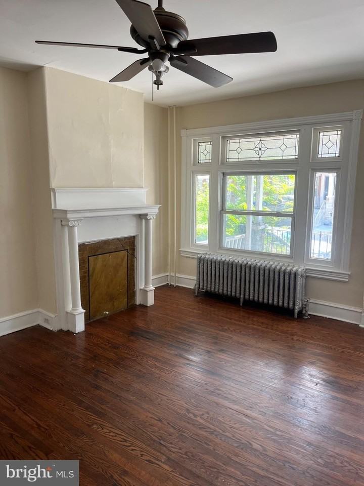 231 W Clapier St - Photo 3 of 26