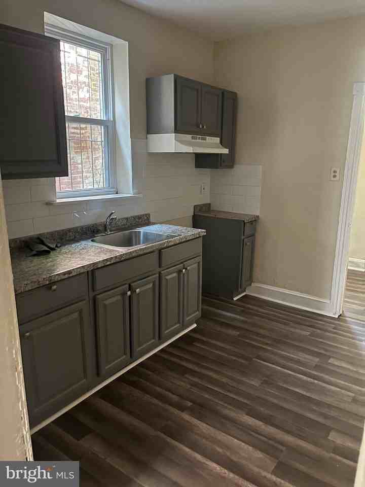 231 W Clapier St - Photo 6 of 26