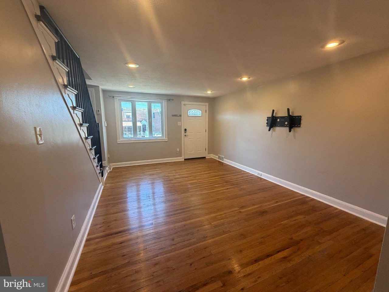 7334 Woodcrest Ave - Photo 3 of 39