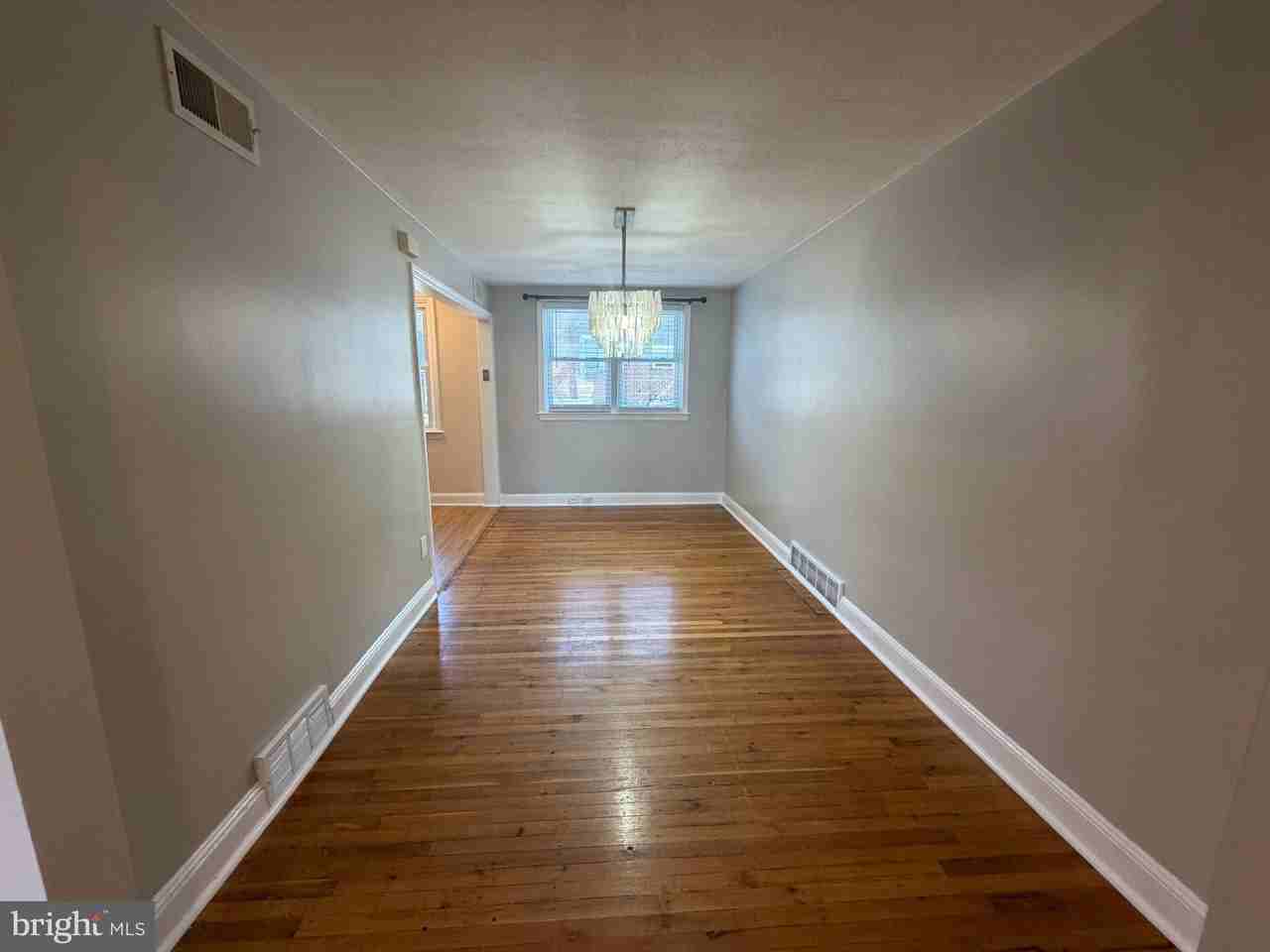 7334 Woodcrest Ave - Photo 7 of 39