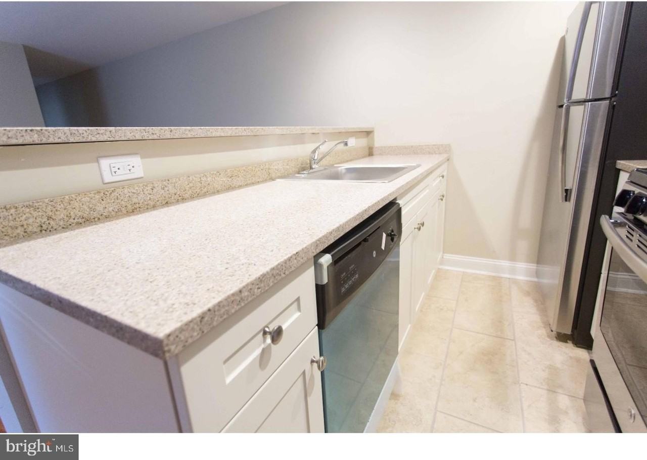 723 Spruce St #1R - Photo 4 of 16