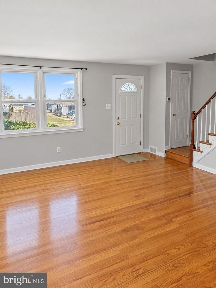 611 Green Ln - Photo 3 of 37