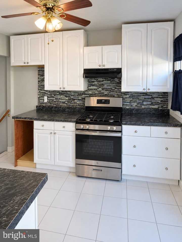 611 Green Ln - Photo 7 of 37