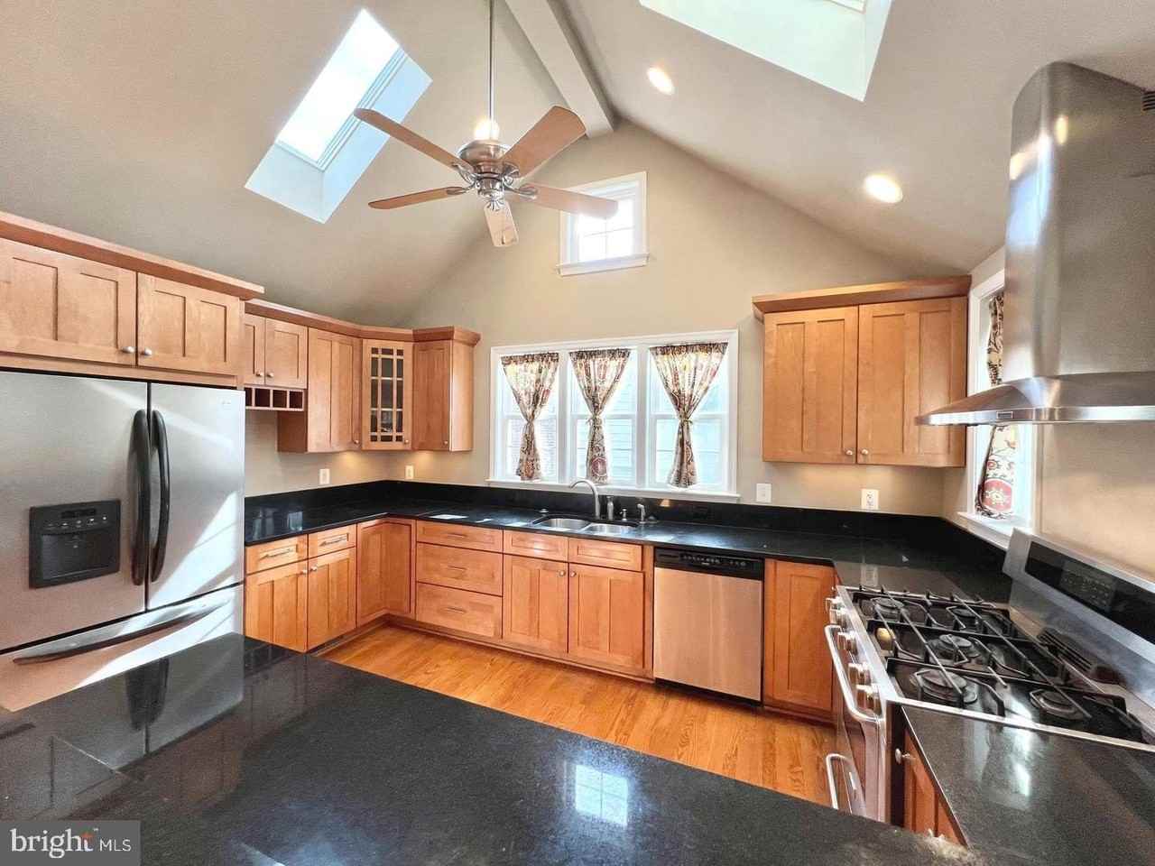 1010 N Kentucky St - Photo 4 of 50