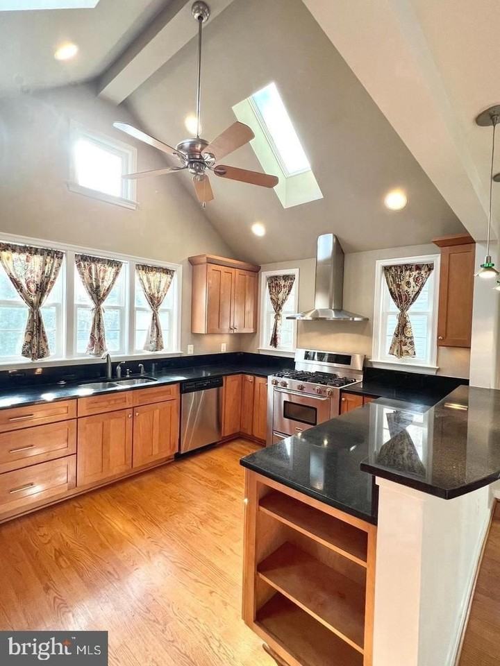 1010 N Kentucky St - Photo 5 of 50