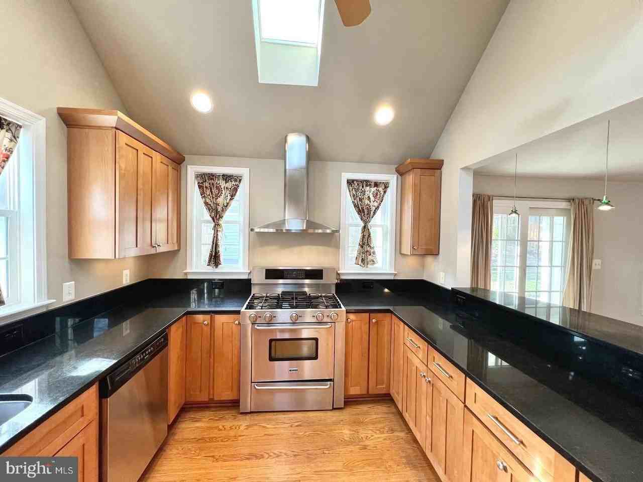 1010 N Kentucky St - Photo 6 of 50