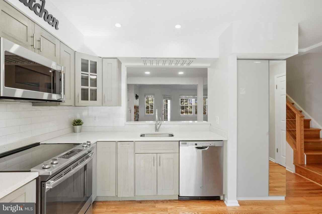 5712 Medallion Ct - Photo 5 of 32