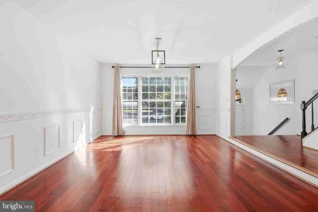 9364 Peter Roy Ct - Photo 5 of 43