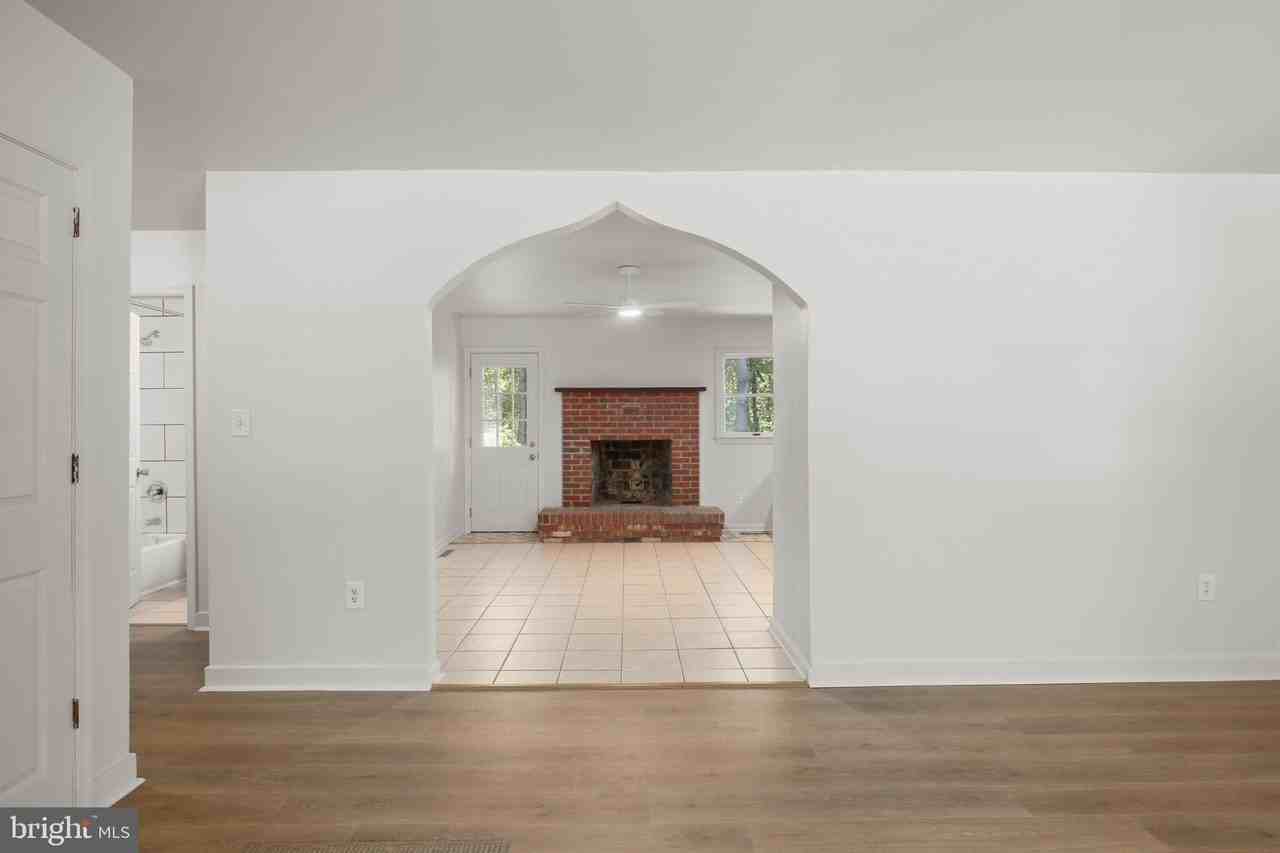 6065 Eagles Nest Ln - Photo 4 of 30