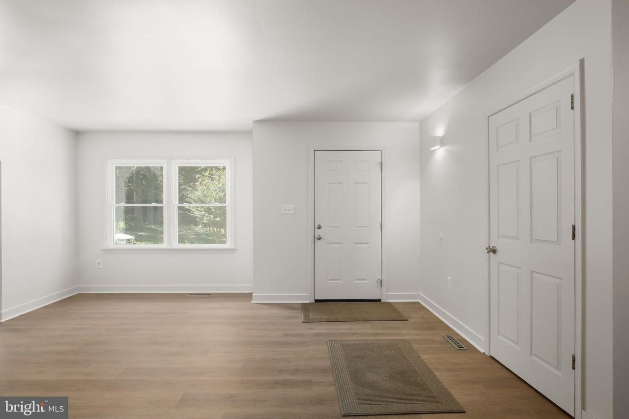6065 Eagles Nest Ln - Photo 5 of 30