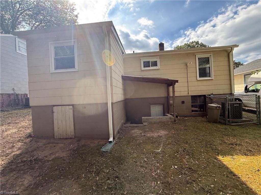 2621 Stockton St - Photo 3 of 14