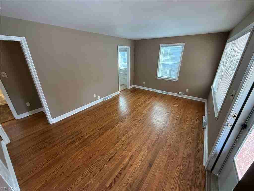 2621 Stockton St - Photo 5 of 14