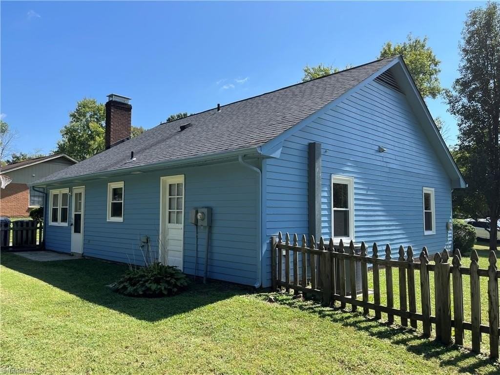 1681 Village Pl - Photo 4 of 26