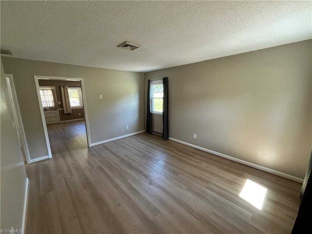 1681 Village Pl - Photo 7 of 26