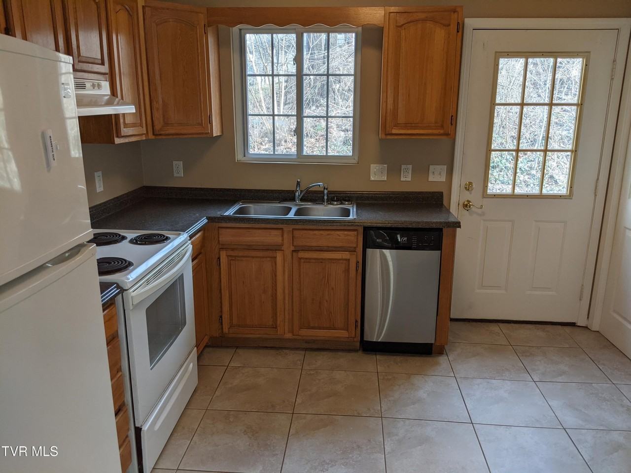 2812 Broad St #2812 - Photo 4 of 8