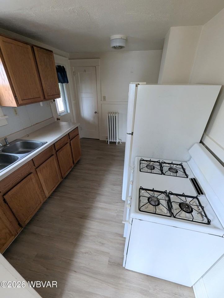 662 2nd Ave - Photo 3 of 6