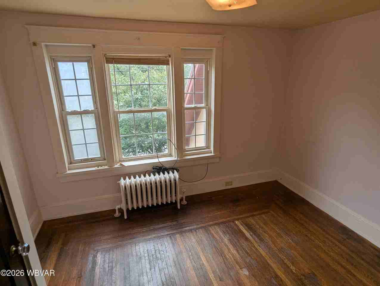 662 2nd Ave - Photo 5 of 6