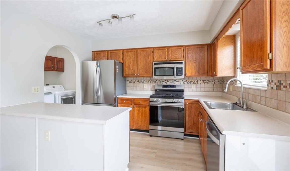 1421 Sandstone Dr - Photo 6 of 35
