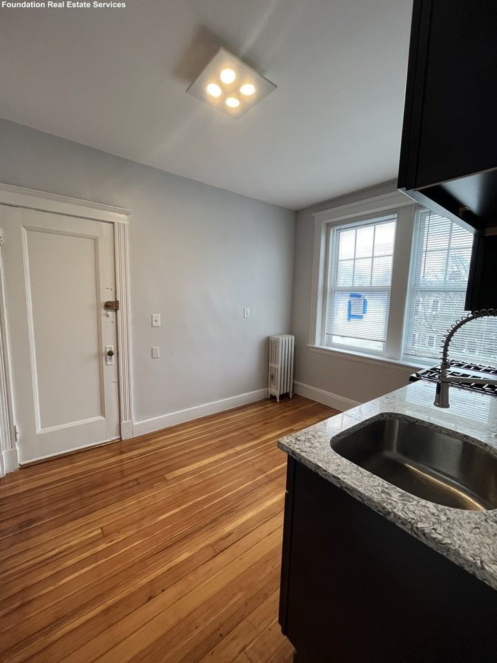 343 S Huntington Ave #12 - Photo 3 of 17