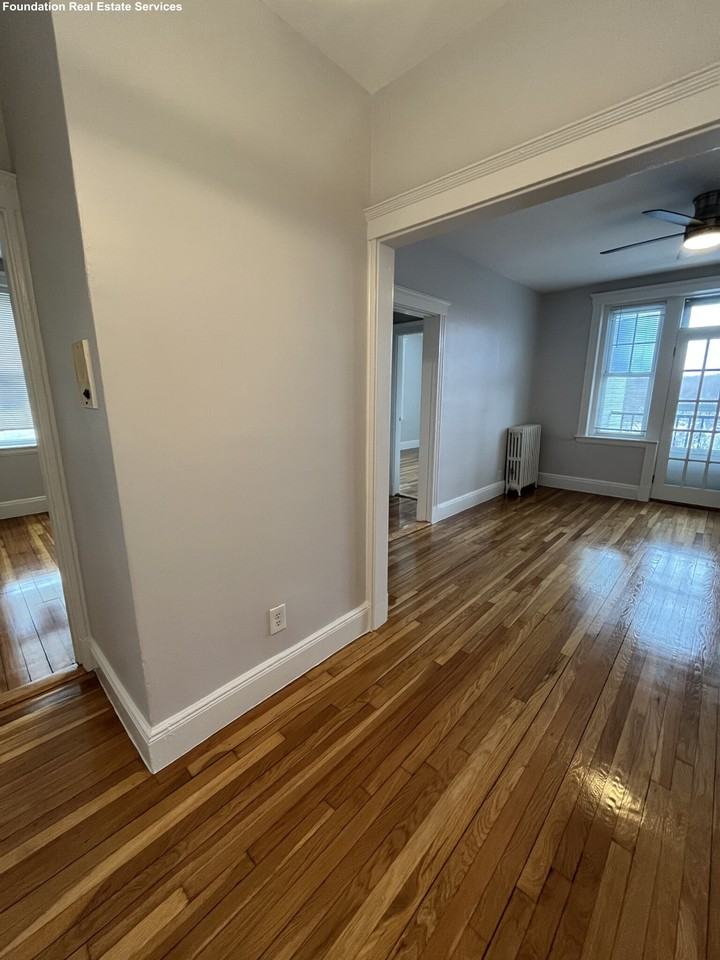 343 S Huntington Ave #12 - Photo 5 of 17