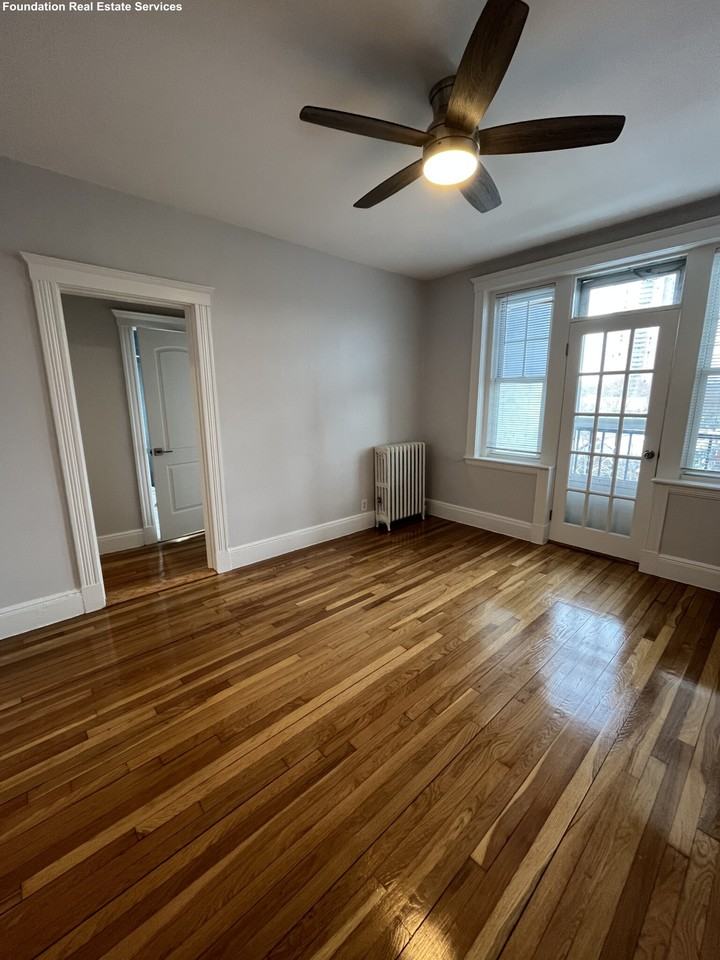 343 S Huntington Ave #12 - Photo 6 of 17