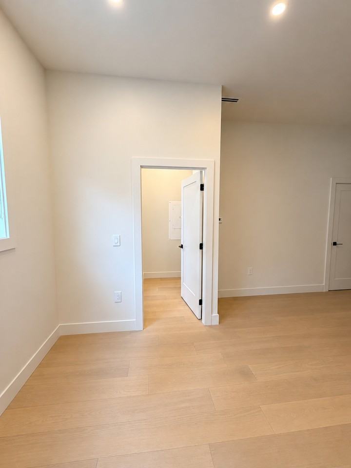 5406 Manor St - Photo 2 of 13