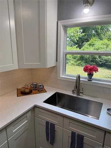 604 E 54th St #1 - Photo 7 of 45