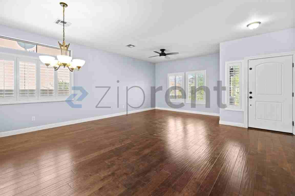 33 Silica Sand St - Photo 6 of 34