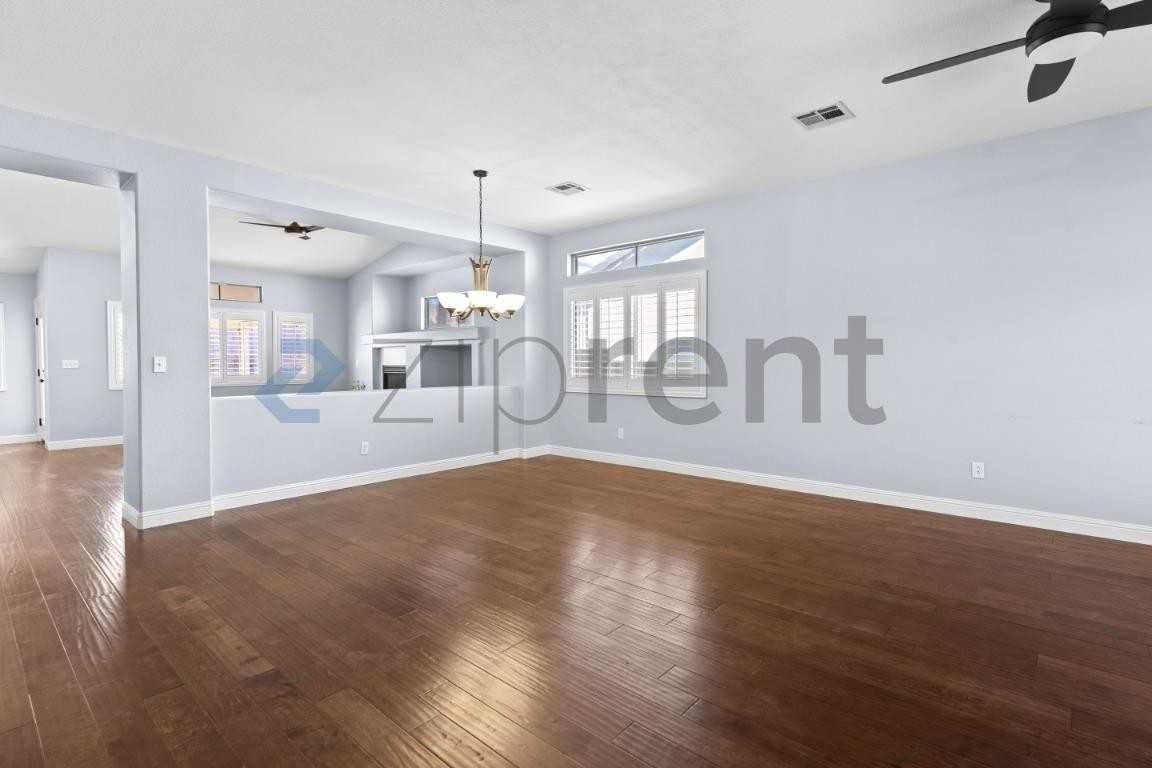 33 Silica Sand St - Photo 7 of 34