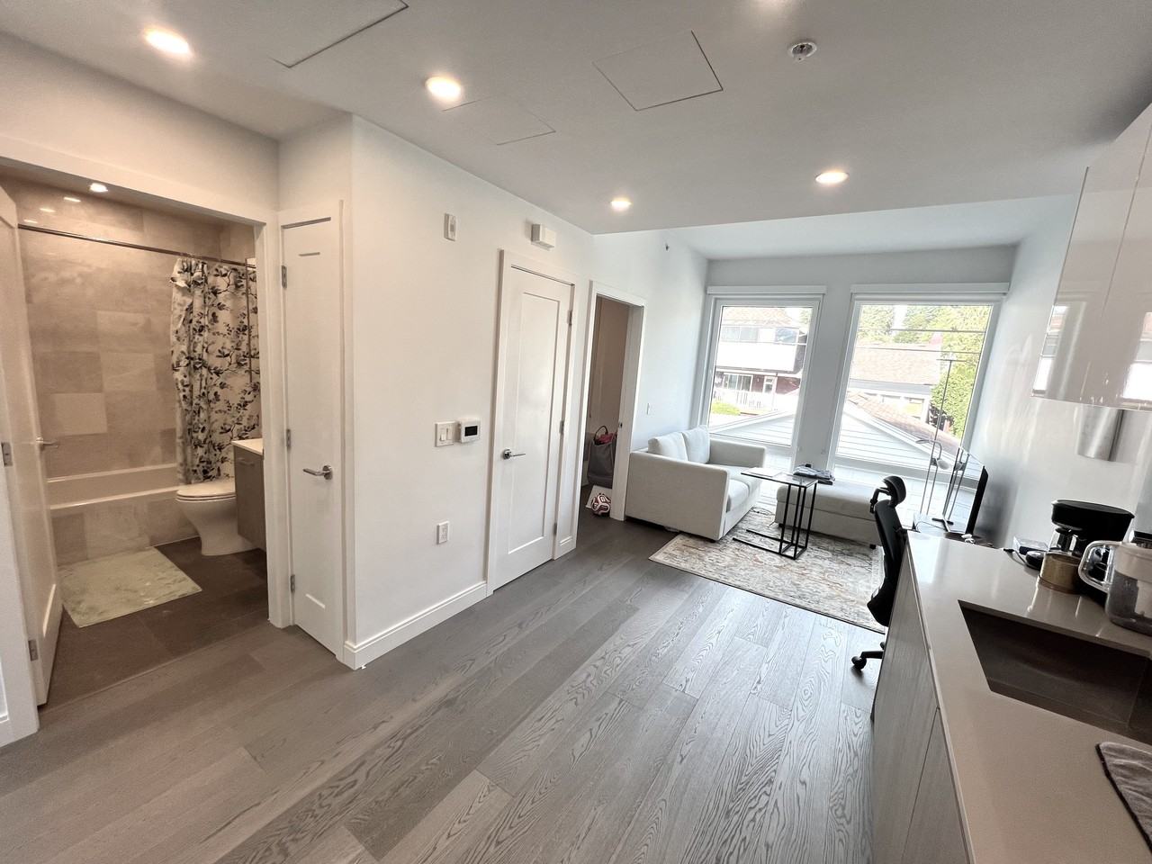 4932 Cambie Street - Photo 6 of 17