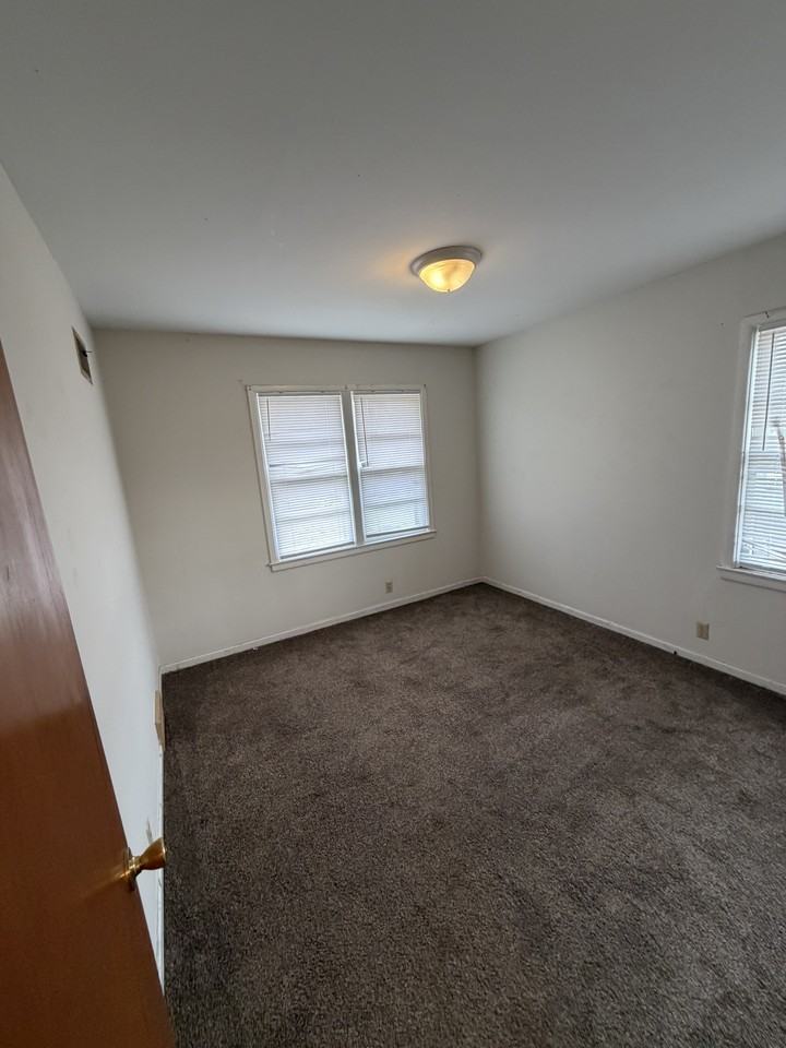 922 S San Pablo Ln #3 - Photo 6 of 8