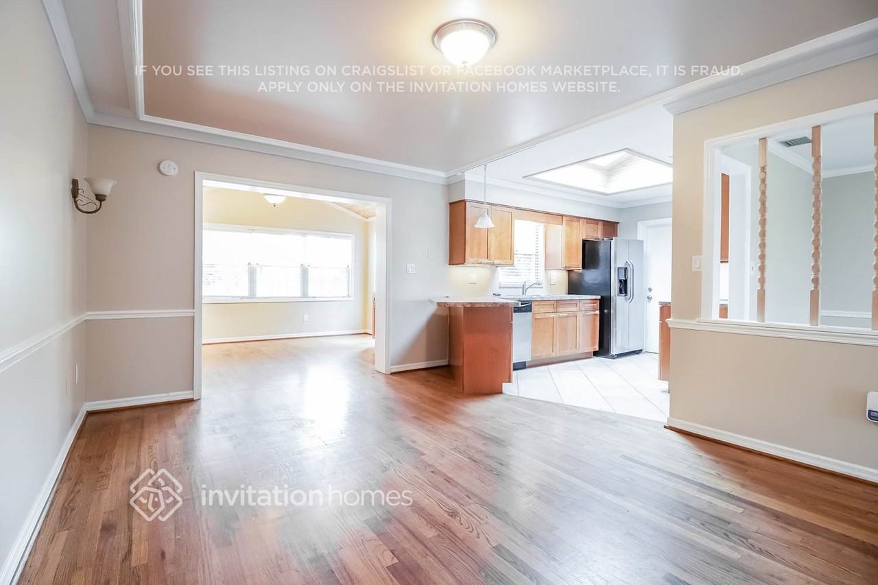 3701 Sedgewick Pl - Photo 5 of 19