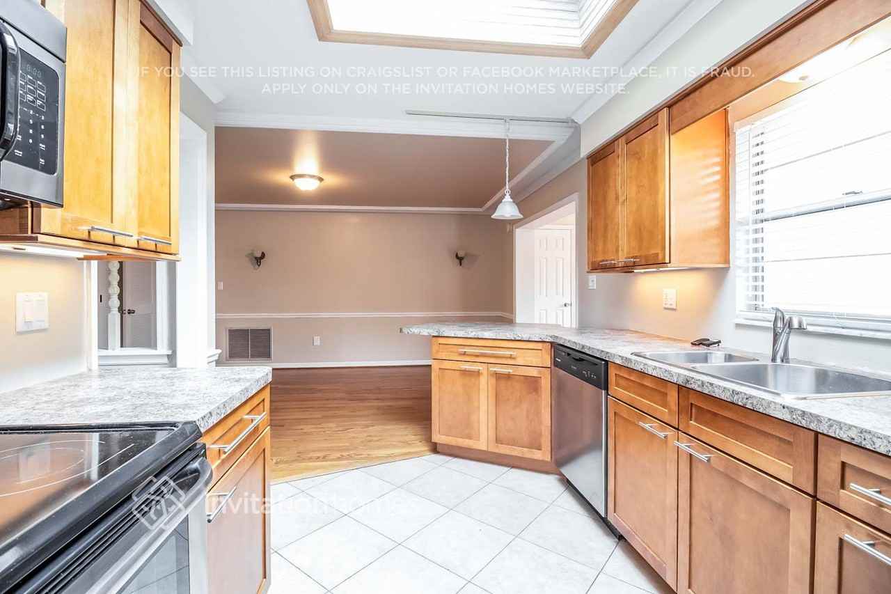 3701 Sedgewick Pl - Photo 7 of 19