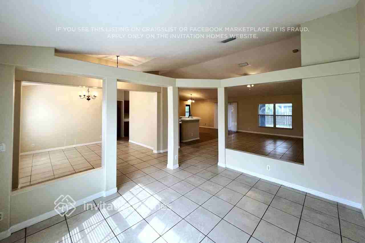 4273 Sw Mcclellen St - Photo 4 of 22