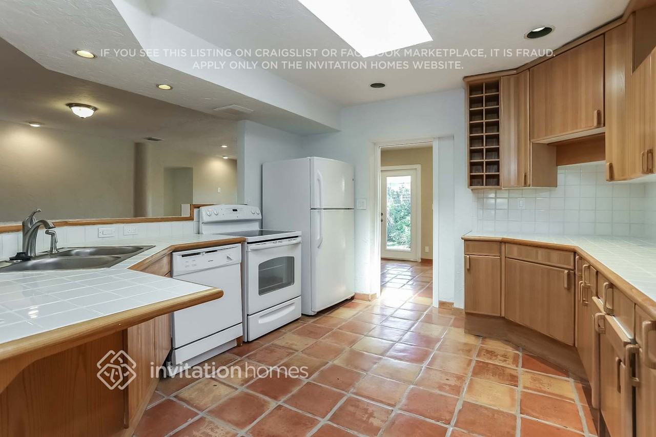 1162 Sw 12th Rd - Photo 4 of 17