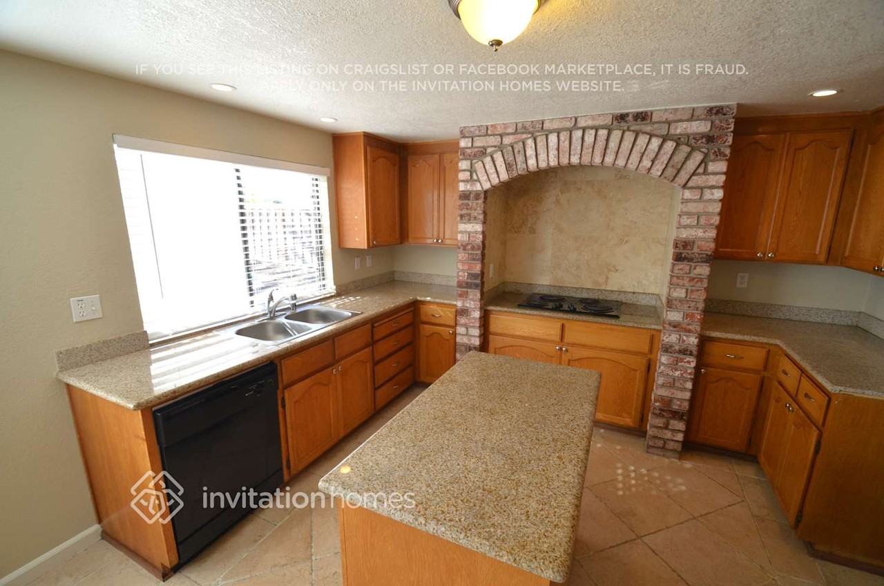 4436 Deerfield Dr - Photo 4 of 16