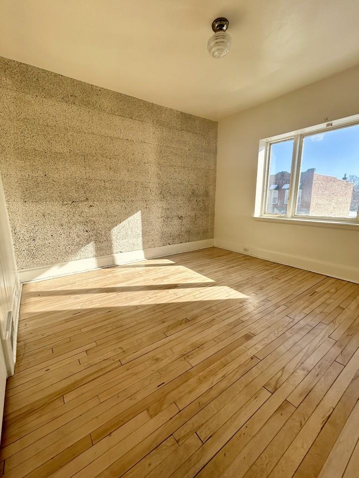 8 1/2 W Lake St #1 - Photo 5 of 9