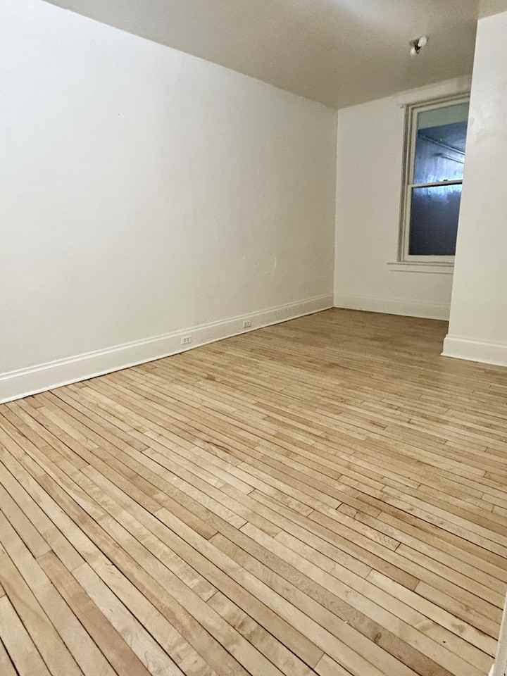 8 1/2 W Lake St #1 - Photo 6 of 9