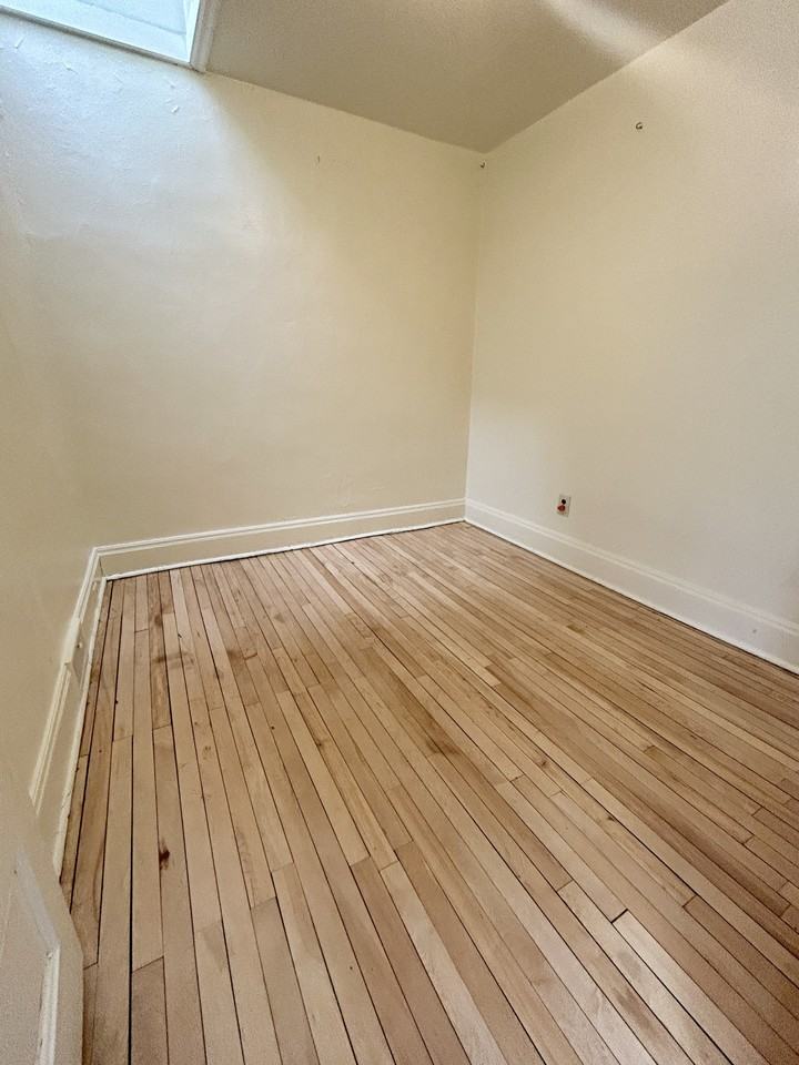 8 1/2 W Lake St #1 - Photo 7 of 9