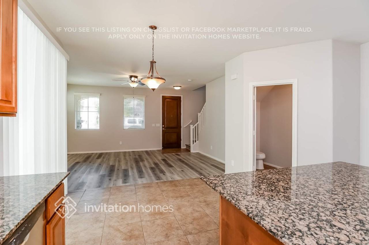 10135 E Isleta Ave - Photo 3 of 15