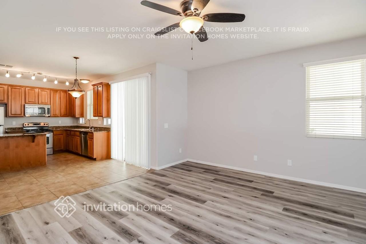 10135 E Isleta Ave - Photo 4 of 15