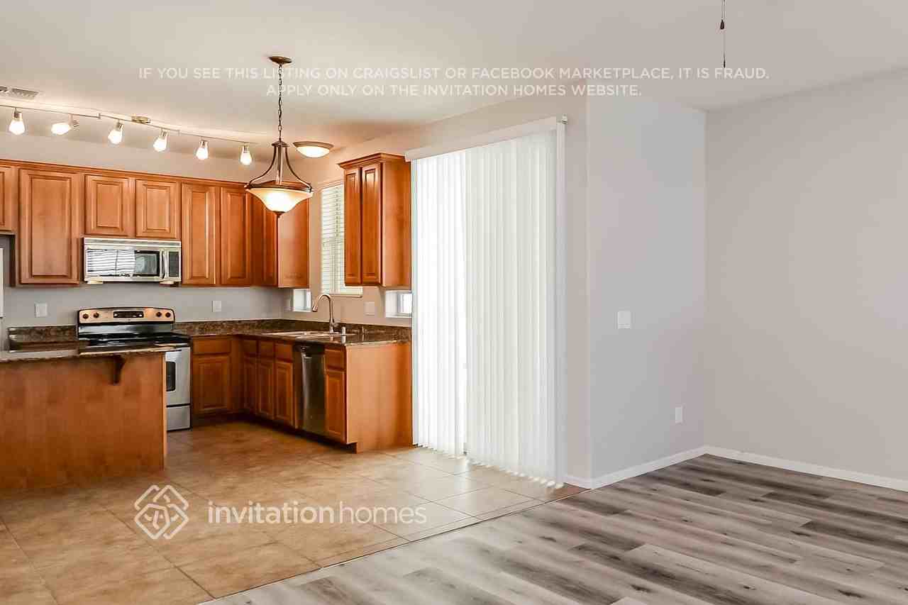 10135 E Isleta Ave - Photo 5 of 15
